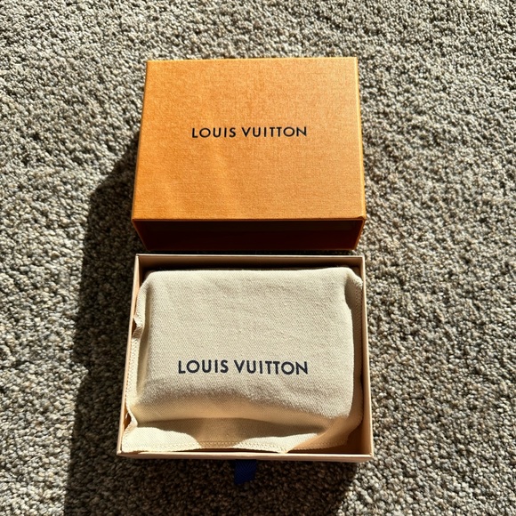 Louis Vuitton Wallet - Picture 9 of 11